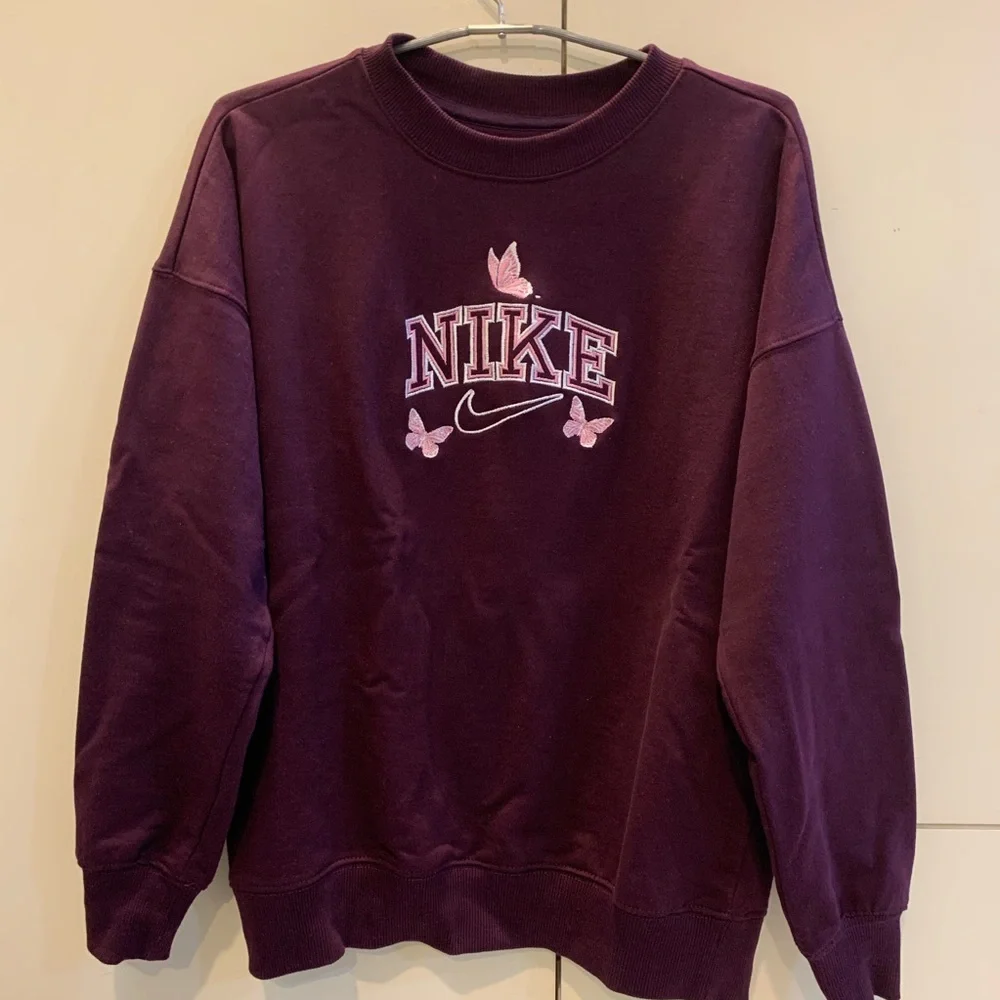 Nike Butterfly Sweatshirt - Picture 1 of 6
